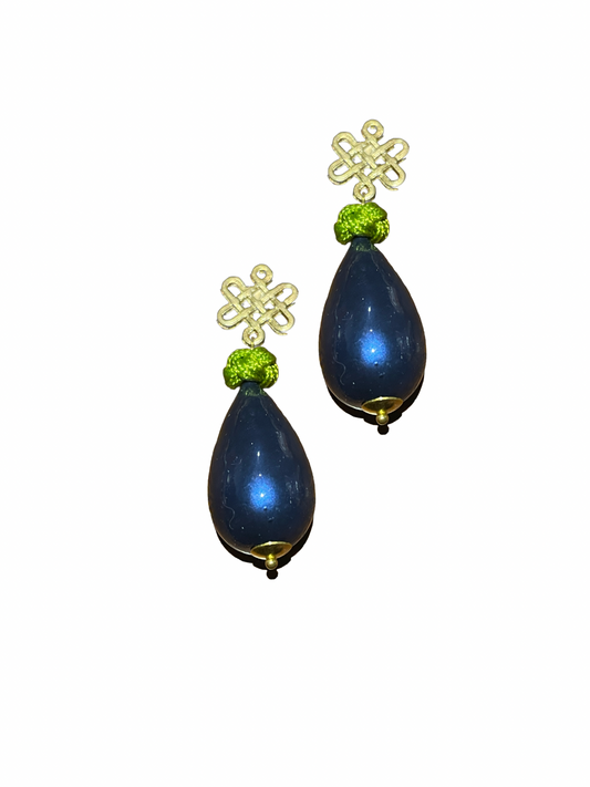 Kleine blaue Nuvola mit kleinem Knotentop