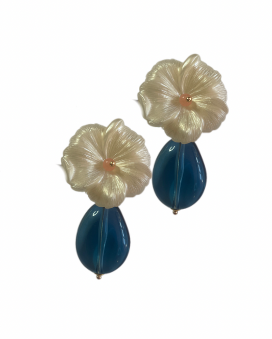 Creme Hebe mit blauem Candy