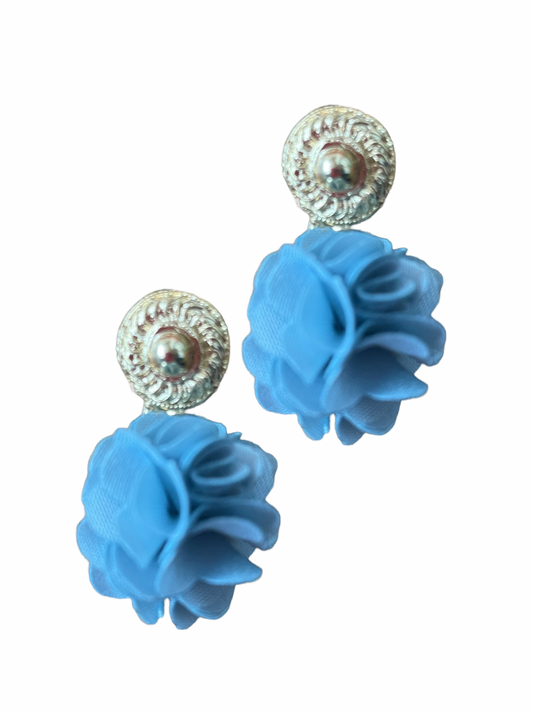 Stecker mit hell blauer Fleur Blume
