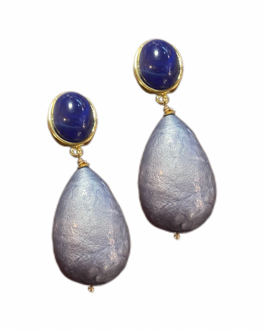 Hellblaue Nuvola mit blauem Cabouchon
