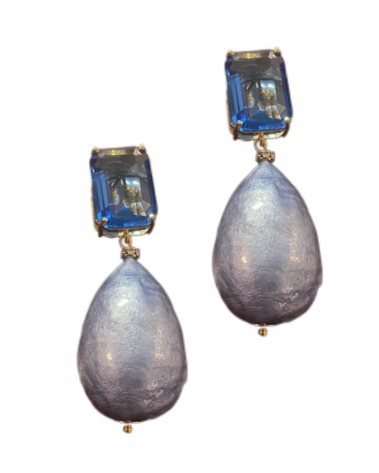 Hellblaue Nuvola mit blauem Kristallstecker