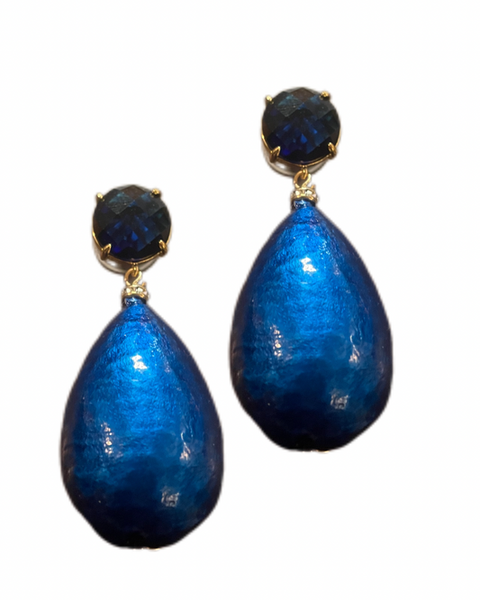 Blaue Nuvola mit blauem Kristallstecker