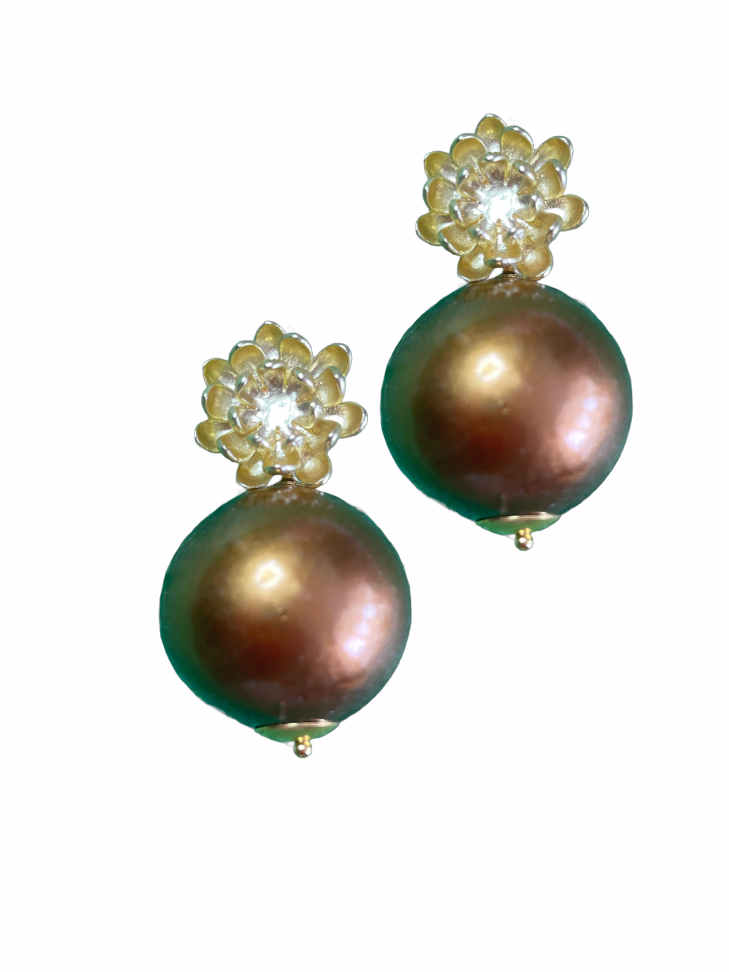 Kamelie mit goldener Perle