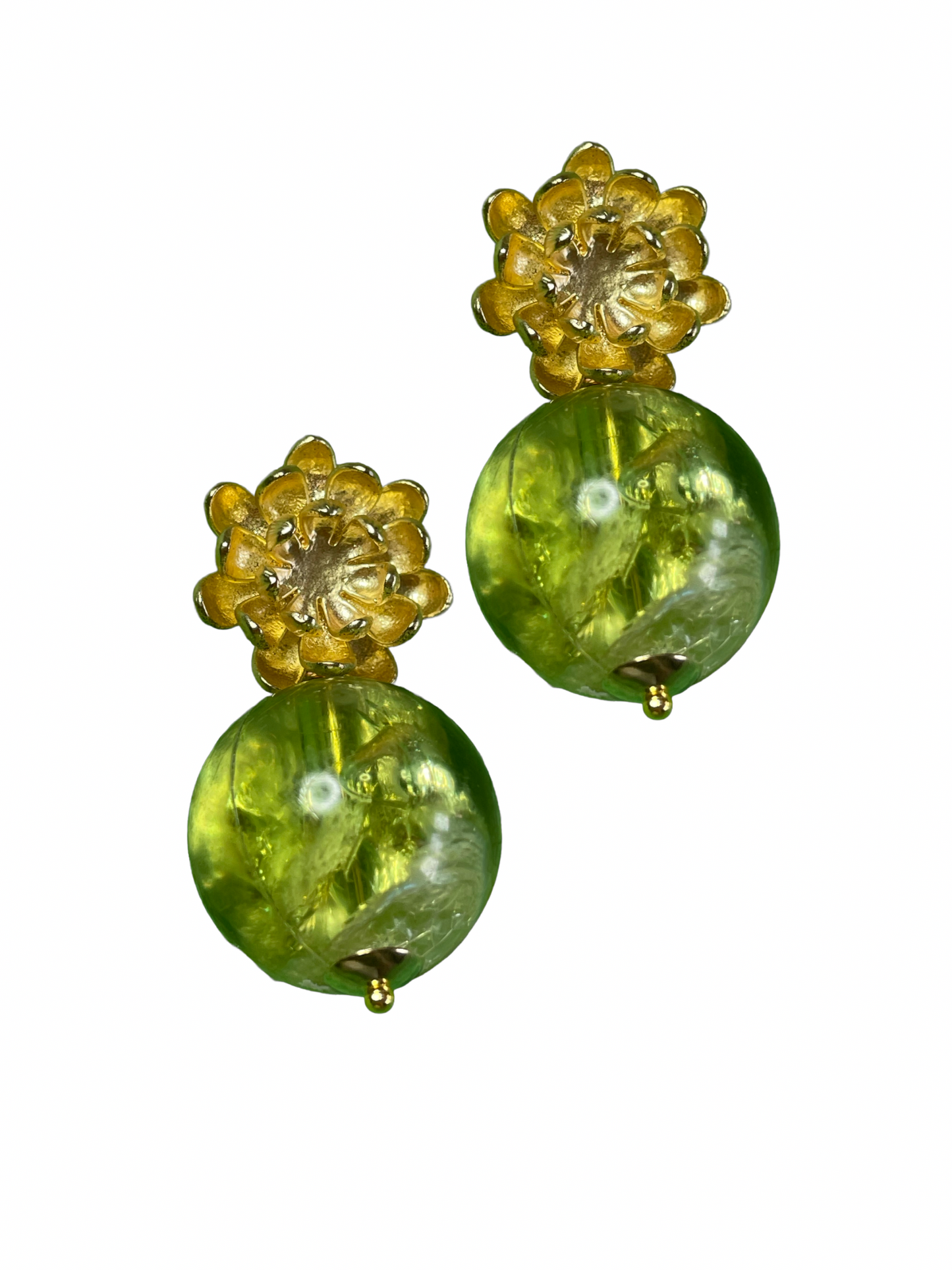 Kamelie mit grüner marmorierten  Perle