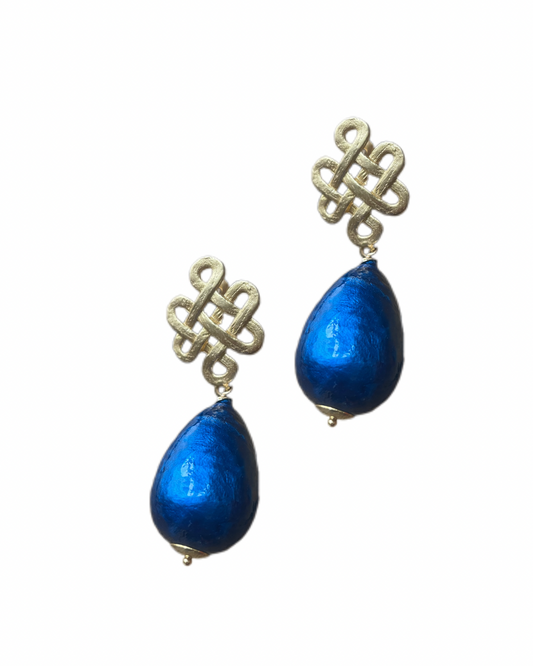 Glücksknoten mit blauen Nuvola