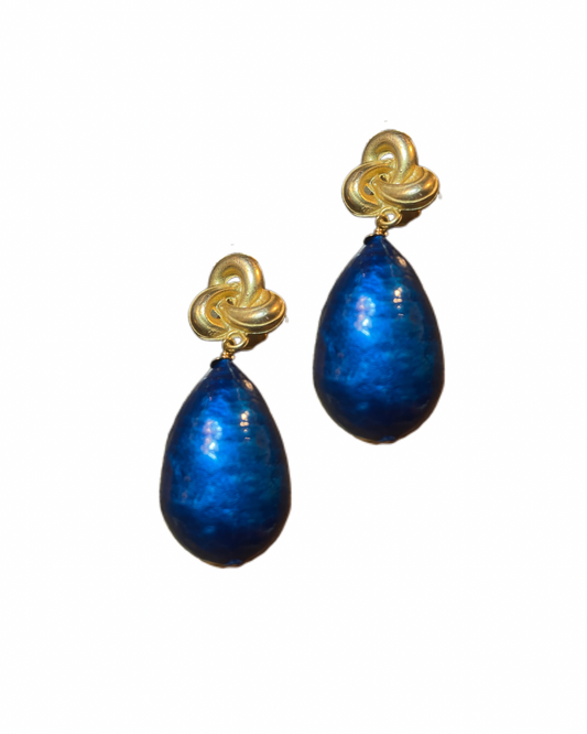 Blaue Nuvola mit vergoldetem Knotenstecker