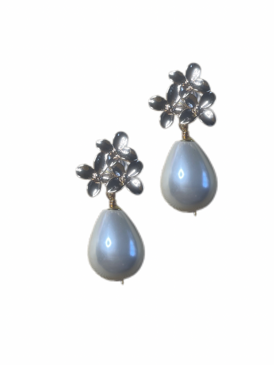 Blumen mit Perle